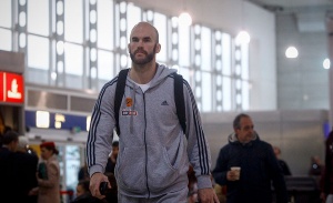 Η έκπληξη στον εορτάζοντα Καλάθη (vid)