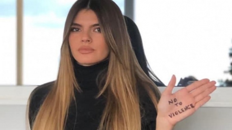 Το «πράσινο» πρωτότυπο μήνυμα για την Παγκόσμια Ημέρα εξάλειψης της βίας κατά των γυναικών (pics)