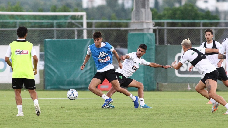 Με Μπουζούκη και Σένκεφλεντ η προπόνηση