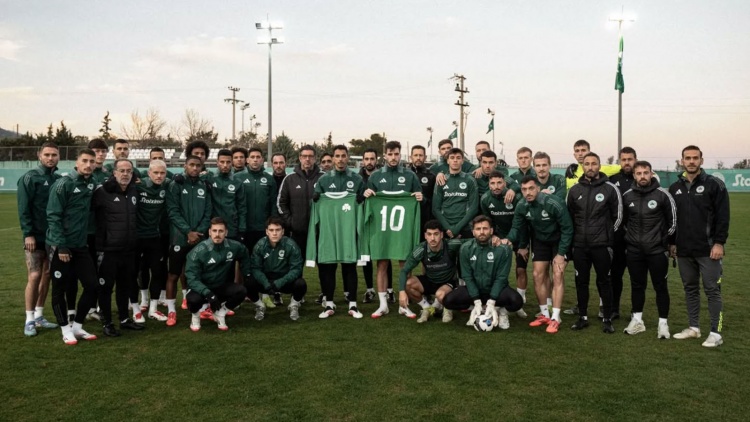 Η ομάδα του Παναθηναϊκού τίμησε τη μνήμη του Μίμη Δομάζου στο Κορωπί (pic)