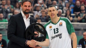 Όταν ο Διαμαντίδης χρίζονταν Legend της Ευρωλίγκα (vid)