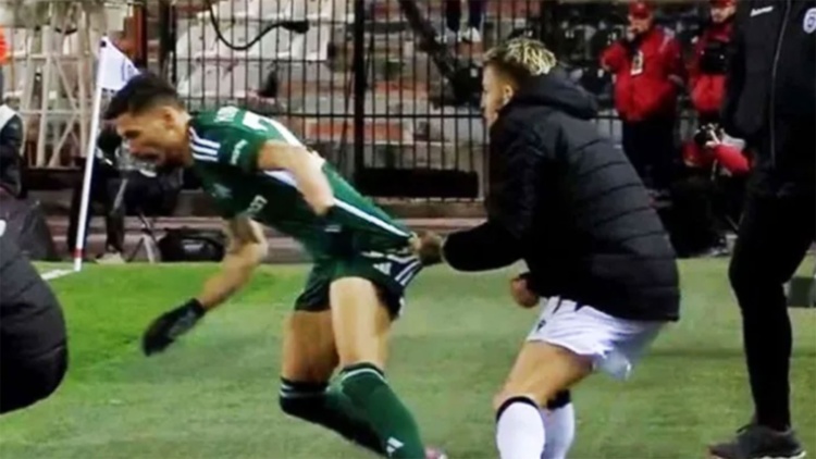 Ο Παναθηναϊκός... ρώτησε τον Καρλαύτη για το κράτημα του Τόμας στον Μλαντένοβιτς (vid)