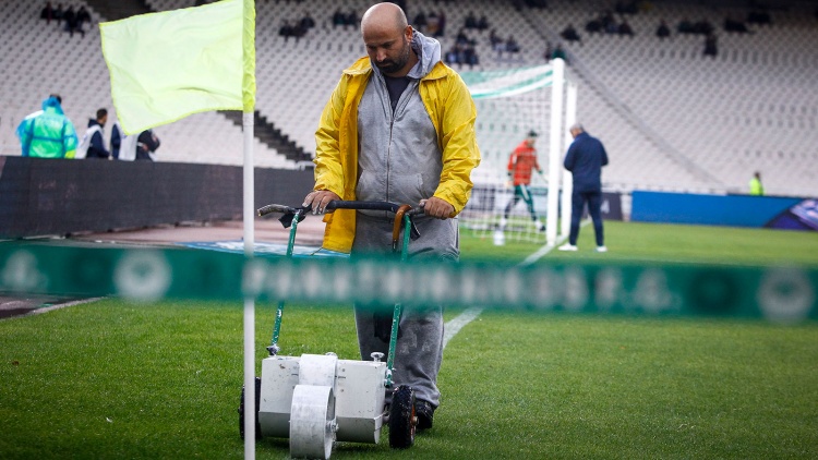 Αφαιρέθηκε ο χλοοτάπητας στο ΟΑΚΑ (pic)