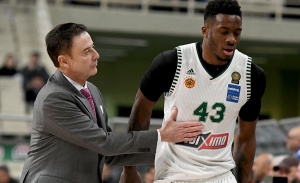 Θλάση ο Αντετοκούνμπο