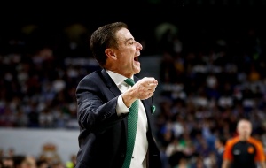 Πιτίνο: «Για τους διαιτητές ανησυχεί ο Ολυμπιακός, σκληρό το δεύτερο ματς»