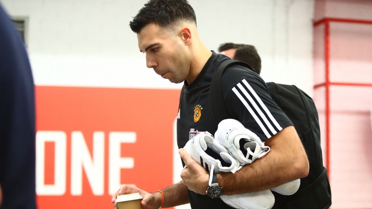 Υποδοχή με αισχρό υβρεολόγιο για την αποστολή του Παναθηναϊκού από διαπιστευμένους του Ολυμπιακού (vids)