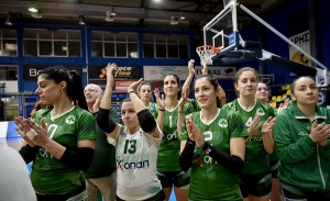 Νίκησαν και έπιασαν κορυφή τα κορίτσια