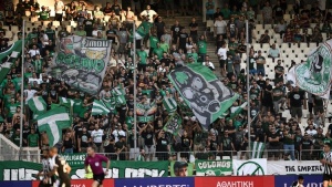 Στο Κορωπί οπαδοί αποθέωσαν Δώνη και στήριξαν τους παίκτες