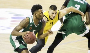 Τούρτα για τον 35άρη Λάνγκφορντ (vid)