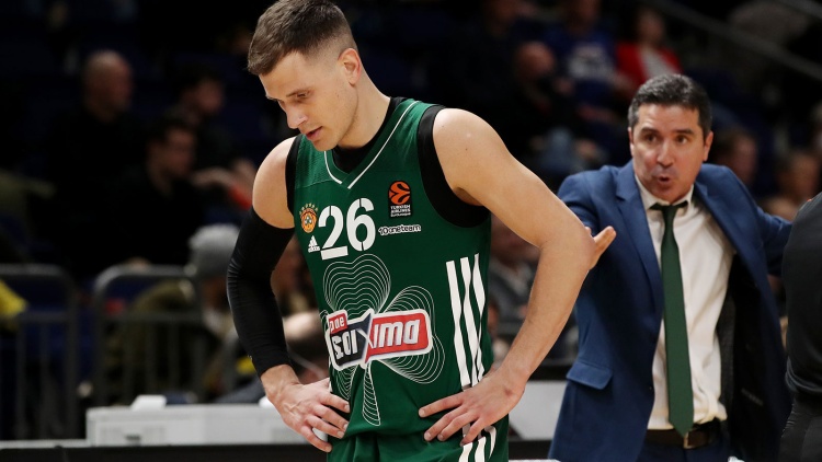 Φόβοι για διάστρεμμα ο Νέντοβιτς - Έρχεται στην Αθήνα ο Σέρβος