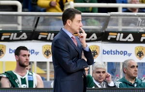 Πιτίνο: «Δεν υπάρχει ποσό που θα με κάνει να φύγω, δεν με κέρασε ποτό ο Λάνγκφορντ»