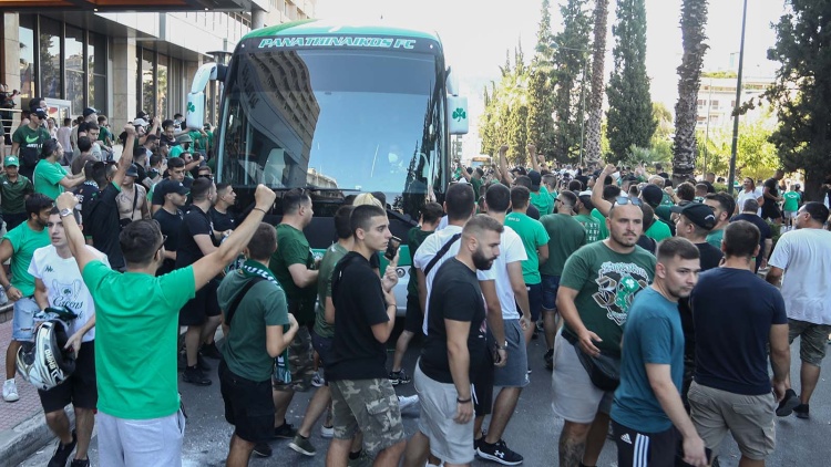 Κάλεσμα της Θύρας 13 στο Caravel πριν το ντέρμπι με την ΑΕΚ