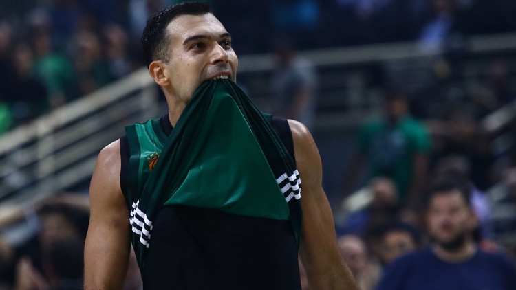 Νοκ-άουτ με Μπάγερν και Περιστέρι ο Σλούκας!