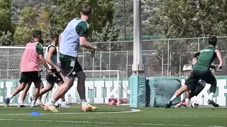 Διπλή προπόνηση με φουλ κυκλοφορία της μπάλας και παρόντες τους διεθνείς