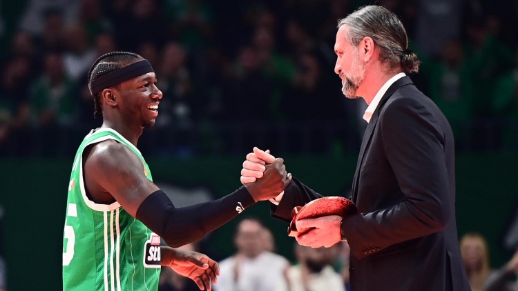 Ο Ναν παρέλαβε το βραβείο του MVP της Euroleague για το Φεβρουάριο (vid)