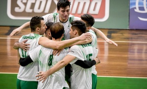 Ντέρμπι σε μαύρο φόντο