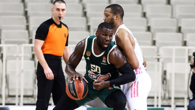 «Βροχή» μηνυμάτων από οπαδούς του Παναθηναϊκού για τη διαιτησία με Ρεάλ (pics)