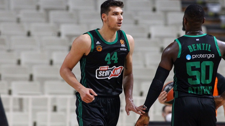 Μήτογλου: «Είμαι χαρούμενος και για τη νίκη και για την εμφάνιση»