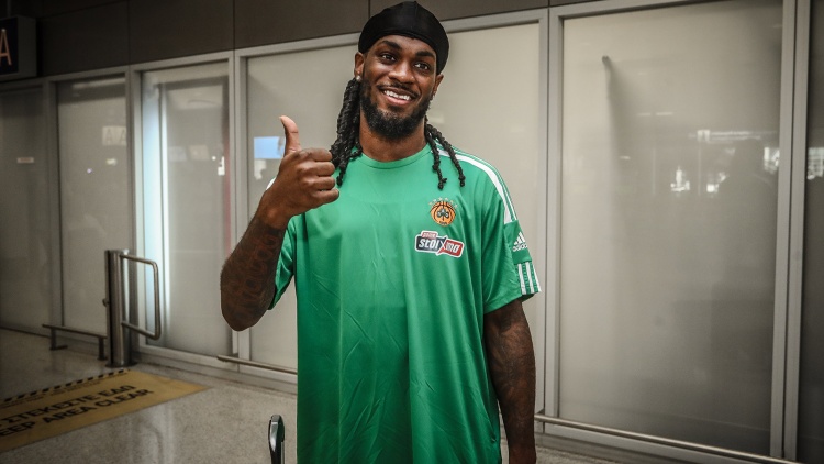 Στην Αθήνα ο Πάρις Λι (pic)