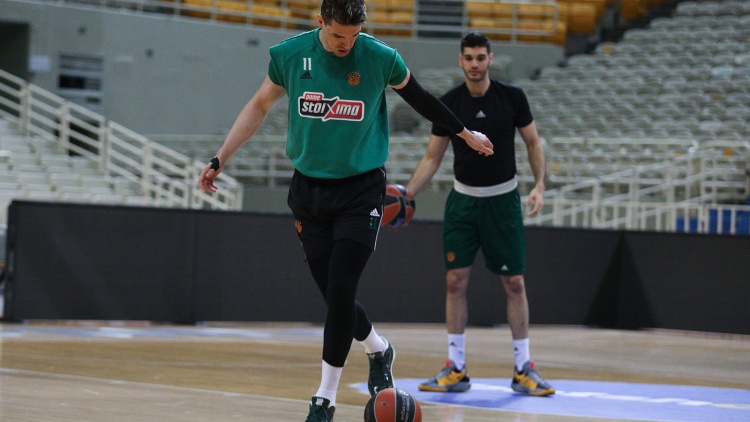 «Μάγος» Χεζόνια σκοράρει και με το πόδι (+vid)