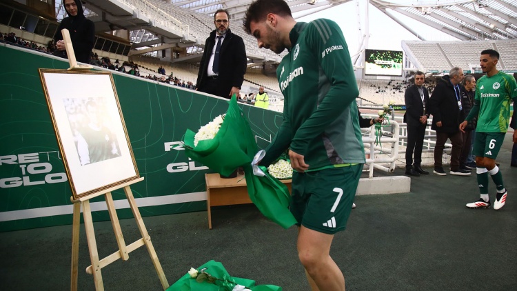 Ο Παναθηναϊκός τίμησε τον... στρατηγό του, Μίμη Δομάζο (vids)