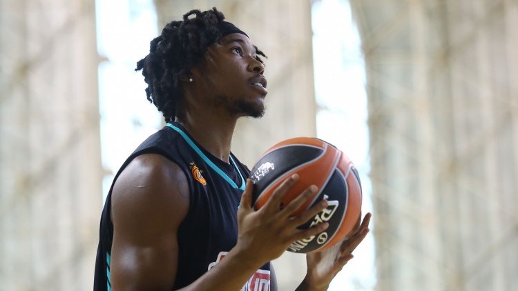 Ρισόν Χολμς: «Θέλω να γίνω από τους κορυφαίους σέντερ της Euroleague» – Το νέο βίντεο της ΚΑΕ Παναθηναϊκός