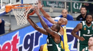 Την έβαλε στα καλάθια χωρίς… Καλάθη (vid)